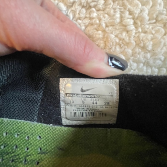 Nike sneakers size 10 - Picture 8 of 9